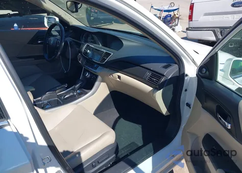 2015 Honda Accord Touring z USA, uszkodzony, nr VIN 1HGCR3F99FA036865